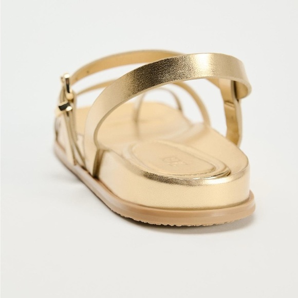 NWT ZARA VACATION FLAT METALLIC SANDAL SIZE 7.5
🚨 FINAL PRICE NO OFFER ACCEPT - Picture 4 of 10